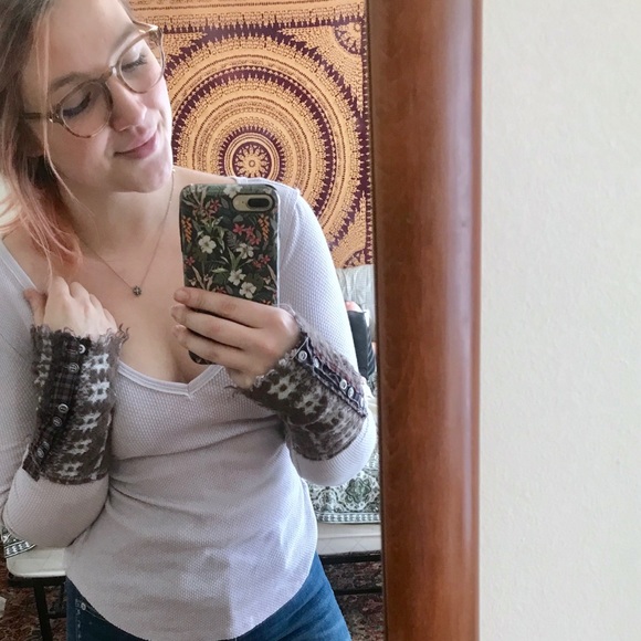 FREE PEOPLE • lavender v-neck thermal - Picture 4 of 5